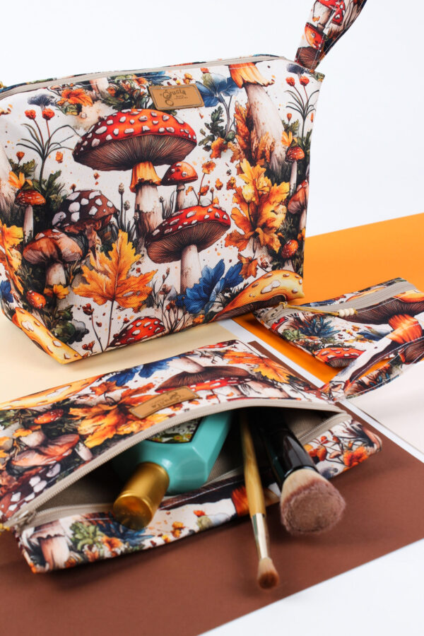 komplet 3 kosmetyczek z wzorem leśnych muchomorów