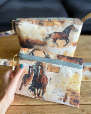 Komplet 3 kosmetyczek wodoodpornych- Konie