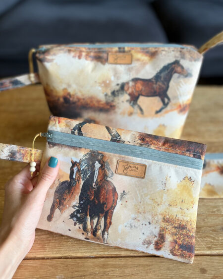 Komplet 3 kosmetyczek wodoodpornych- Konie