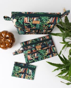 Komplet 3 kosmetyczek w książki i kwiaty