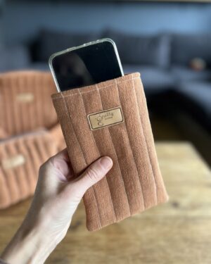 Etui na telefon z lnu - jasny brąz / rudy