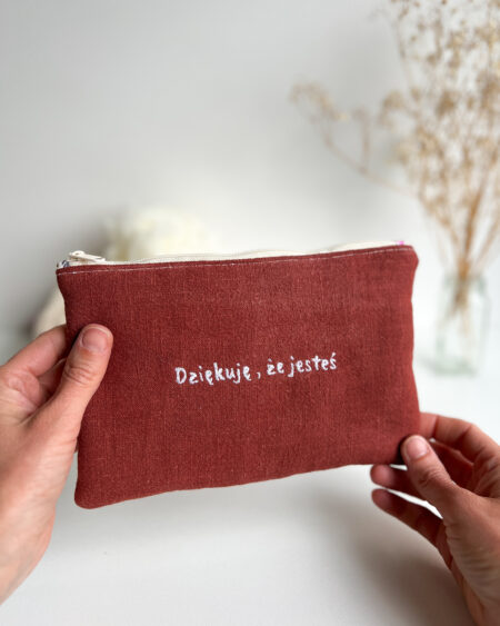 Lniana kosmetyczka handmade z napisem „Dziękuję, że jesteś”